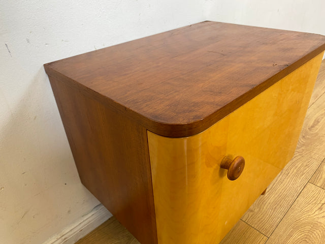 Freundlicher heller Mid-Century Nachttisch mit Schublade und konischen Füssen I Nachtkommode Nachtschrank Nachtschränkchen Kommode Beistelltisch 50er 60er Rockabilly Vintage I