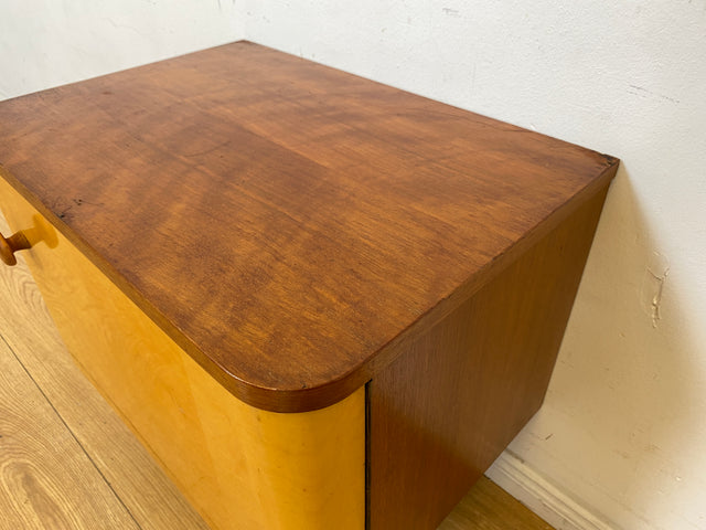 Freundlicher heller Mid-Century Nachttisch mit Schublade und konischen Füssen I Nachtkommode Nachtschrank Nachtschränkchen Kommode Beistelltisch 50er 60er Rockabilly Vintage I