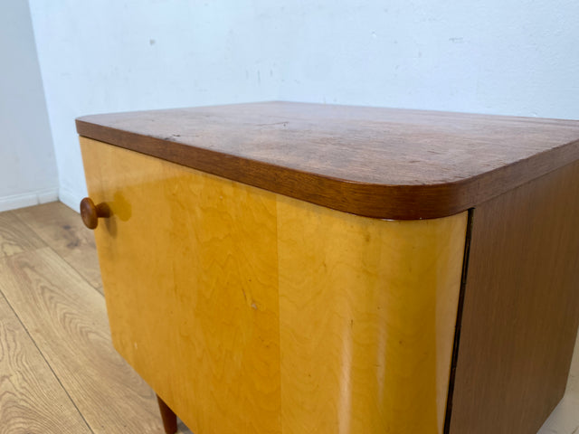 Freundlicher heller Mid-Century Nachttisch mit Schublade und konischen Füssen I Nachtkommode Nachtschrank Nachtschränkchen Kommode Beistelltisch 50er 60er Rockabilly Vintage I