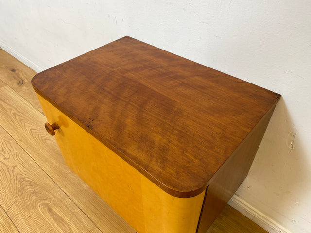 Freundlicher heller Mid-Century Nachttisch mit Schublade und konischen Füssen I Nachtkommode Nachtschrank Nachtschränkchen Kommode Beistelltisch 50er 60er Rockabilly Vintage I