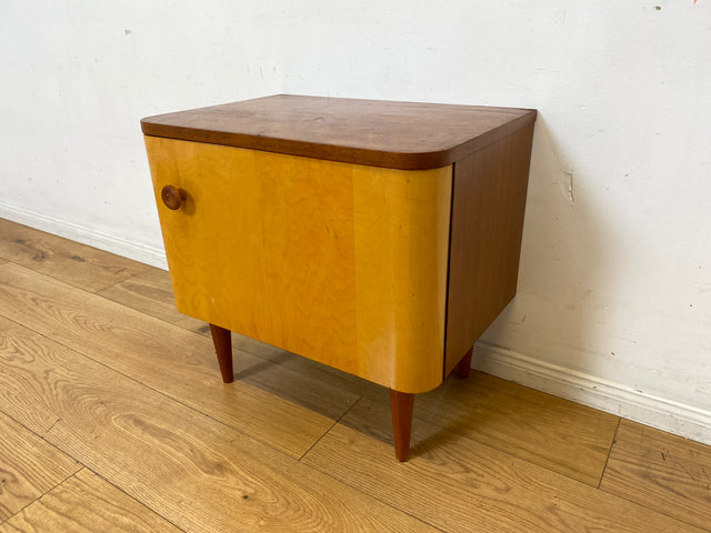 Freundlicher heller Mid-Century Nachttisch mit Schublade und konischen Füssen I Nachtkommode Nachtschrank Nachtschränkchen Kommode Beistelltisch 50er 60er Rockabilly Vintage I