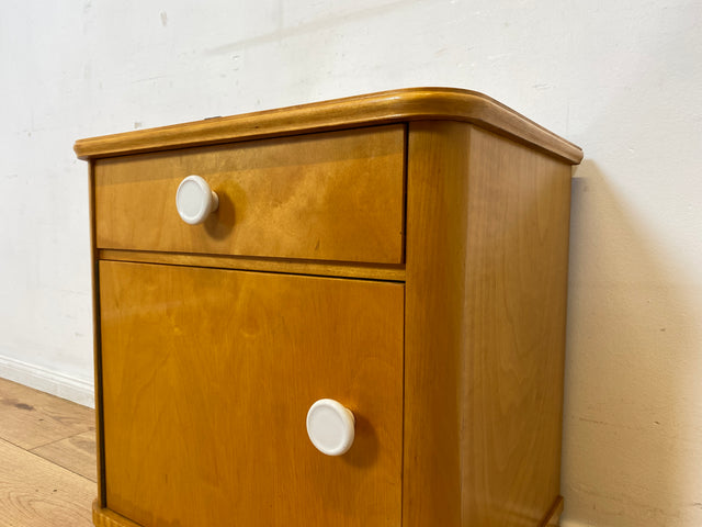 Freundlicher heller Mid-Century Nachttisch mit Schublade und Glasauflage I Vollholz furniert I Nachtkommode Nachtschrank Nachtschränkchen Kommode 60er Vintage I