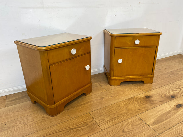 Freundlicher heller Mid-Century Nachttisch mit Schublade und Glasauflage I Vollholz furniert I Nachtkommode Nachtschrank Nachtschränkchen Kommode 60er Vintage I