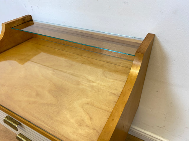 WMK I Eleganter heller Mid-Century Nachttisch mit Schubladen und Messinggriffen I