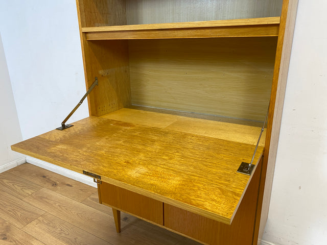 WMK Minimalistischer heller Mid-Century Schreibschrank mit stabiler Schreibplatte