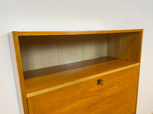 WMK Minimalistischer heller Mid-Century Schreibschrank mit stabiler Schreibplatte