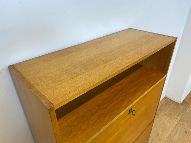 WMK Minimalistischer heller Mid-Century Schreibschrank mit stabiler Schreibplatte