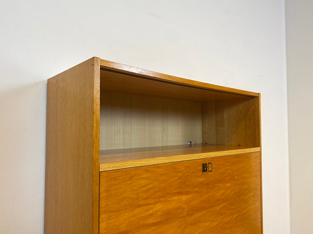 WMK Minimalistischer heller Mid-Century Schreibschrank mit stabiler Schreibplatte