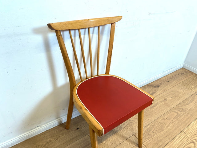 Formschöner und stabiler heller Mid-Century Sprossenstuhl aus Buchenholz mit rotem Kunstleder Sitz I Stuhl Holzstuhl Esszimmerstuhl Küchenstuhl 50er 60er Vintage I