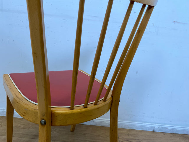 Formschöner und stabiler heller Mid-Century Sprossenstuhl aus Buchenholz mit rotem Kunstleder Sitz I Stuhl Holzstuhl Esszimmerstuhl Küchenstuhl 50er 60er Vintage I