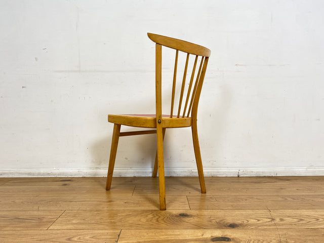 Formschöner und stabiler heller Mid-Century Sprossenstuhl aus Buchenholz mit rotem Kunstleder Sitz I Stuhl Holzstuhl Esszimmerstuhl Küchenstuhl 50er 60er Vintage I