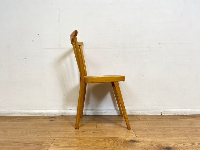 Formschöner und stabiler heller Mid-Century Sprossenstuhl aus Buchenholz mit rotem Kunstleder Sitz I Stuhl Holzstuhl Esszimmerstuhl Küchenstuhl 50er 60er Vintage I