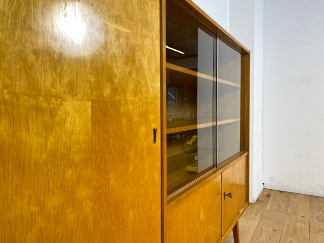 Schöner heller Mid-Century Wohnzimmerschrank aus 1964 mit verstellbaren Regalböden I Vitrine Highboard Glasvitrine Bücherschrank Büchervitrine Sideboard Schrank Vintage Retro 60er I