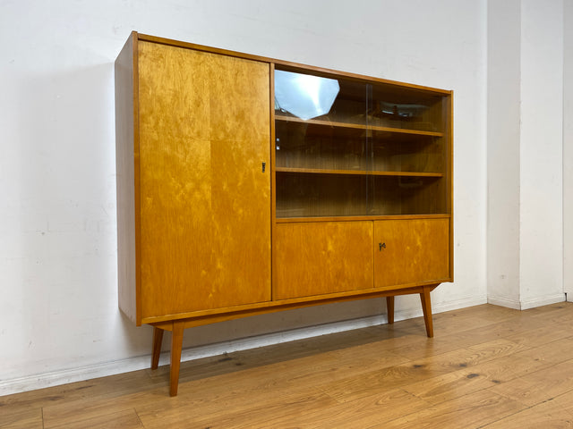 Schöner heller Mid-Century Wohnzimmerschrank aus 1964 mit verstellbaren Regalböden I Vitrine Highboard Glasvitrine Bücherschrank Büchervitrine Sideboard Schrank Vintage Retro 60er I