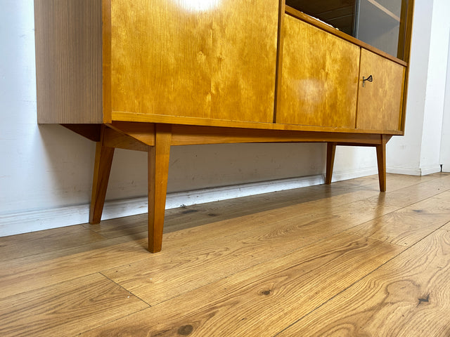 Schöner heller Mid-Century Wohnzimmerschrank aus 1964 mit verstellbaren Regalböden I Vitrine Highboard Glasvitrine Bücherschrank Büchervitrine Sideboard Schrank Vintage Retro 60er I