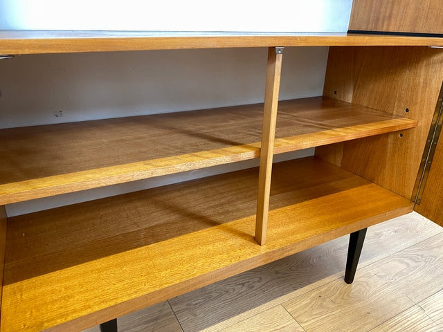 Sehr schöner heller Mid-Century Wohnzimmerschrank aus 1969 mit Vitrine und Regal I Highboard Bücherschrank Bücherregal Kommode Sideboard Geschirrschrank Vintage 70er