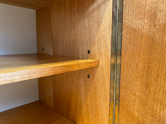 Sehr schöner heller Mid-Century Wohnzimmerschrank aus 1969 mit Vitrine und Regal I Highboard Bücherschrank Bücherregal Kommode Sideboard Geschirrschrank Vintage 70er