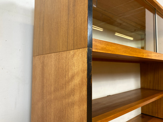Sehr schöner heller Mid-Century Wohnzimmerschrank aus 1969 mit Vitrine und Regal I Highboard Bücherschrank Bücherregal Kommode Sideboard Geschirrschrank Vintage 70er