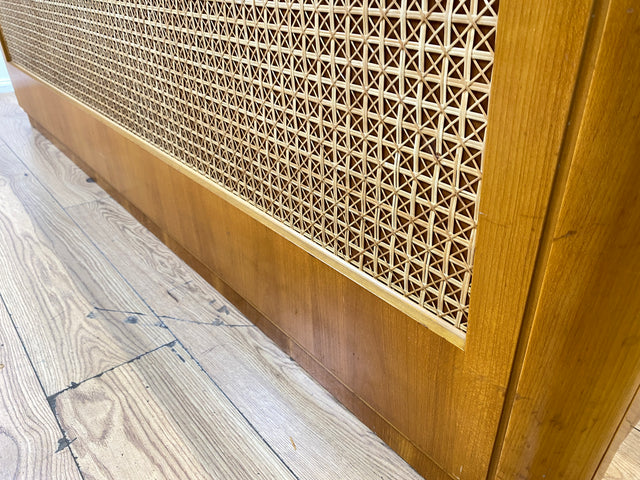 Besonders schönes helles Mid-Century Bett für 100x200cm Matratzen mit aufwendig gearbeitetem Rattan Geflecht I Doppelbett Holzbett Bettrahmen Schlafzimmer 50er 60er Vintage I
