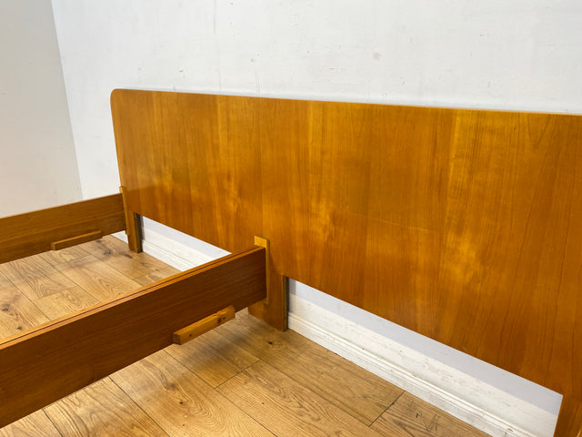 Besonders schönes helles Mid-Century Bett für 100x200cm Matratzen mit aufwendig gearbeitetem Rattan Geflecht I Doppelbett Holzbett Bettrahmen Schlafzimmer 50er 60er Vintage I