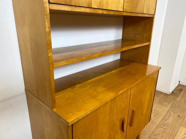 Stilvolles helles Mid-Century Highboard aus vollem Holz in Birke mit hübschen Holzgriffen