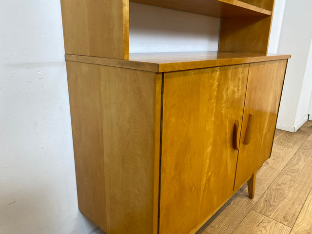 Stilvolles helles Mid-Century Highboard aus vollem Holz in Birke mit hübschen Holzgriffen