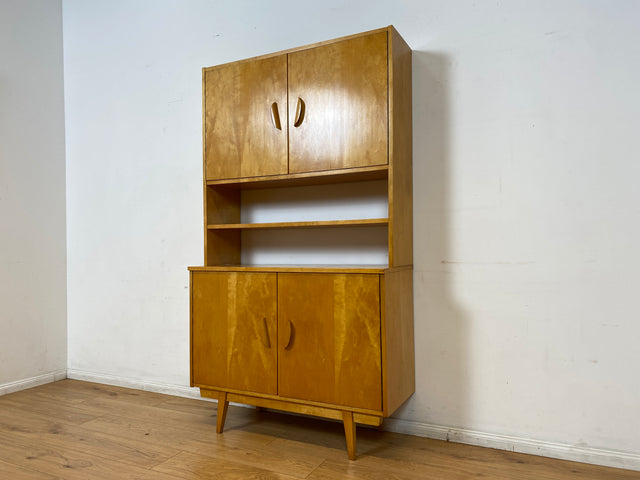 Stilvolles helles Mid-Century Highboard aus vollem Holz in Birke mit hübschen Holzgriffen