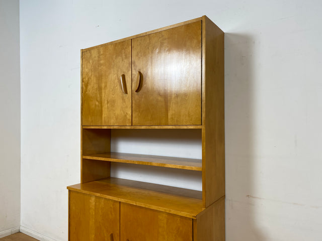 Stilvolles helles Mid-Century Highboard aus vollem Holz in Birke mit hübschen Holzgriffen
