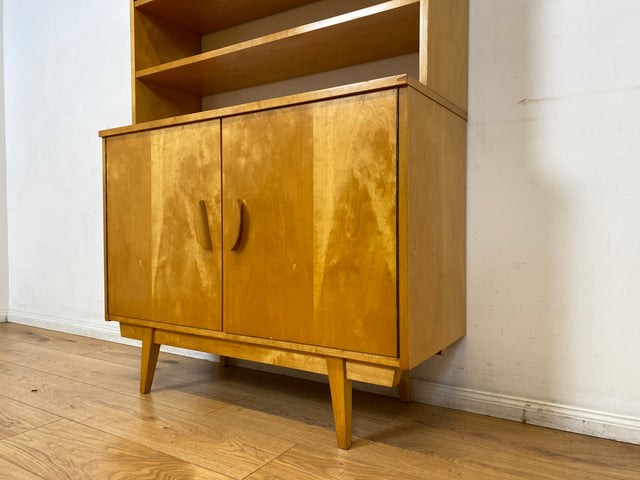 Stilvolles helles Mid-Century Highboard aus vollem Holz in Birke mit hübschen Holzgriffen