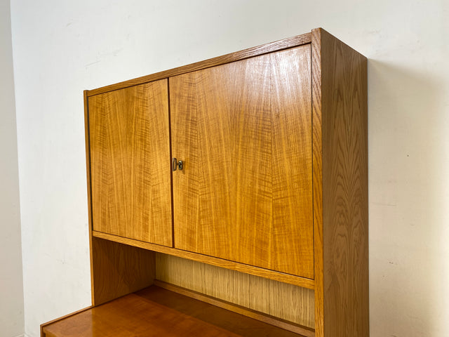 WMK I Stilvolles helles Mid-Century Highboard aus 1962 I Vollholz in Kirsche I Schrank Bücherschrank Wohnzimmerschrank Kommode Sideboard Bücherschrank 60er Vintage DDR Retro I