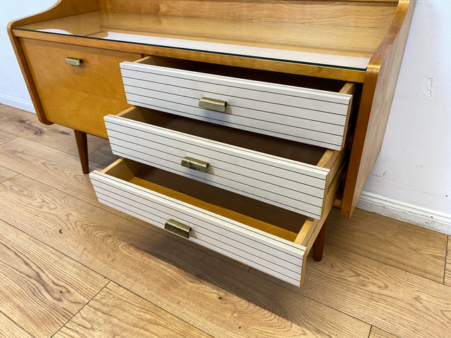 WMK I Stilvolles helles Mid-Century Lowboard mit Schubladen, Glasablage und Messinggriffen I