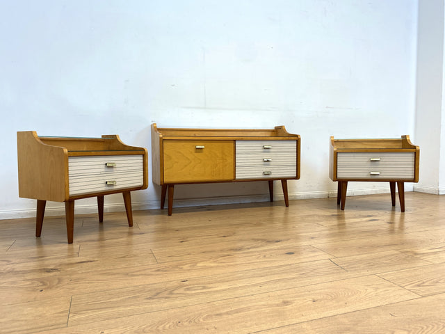 WMK I Stilvolles helles Mid-Century Lowboard mit Schubladen, Glasablage und Messinggriffen I