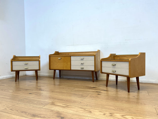 WMK I Stilvolles helles Mid-Century Lowboard mit Schubladen, Glasablage und Messinggriffen I