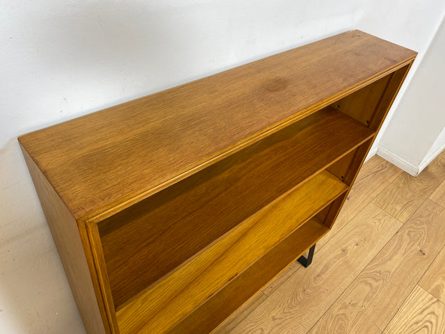 Schönes helles Mid-Century Regal , Vollholz, mit verstellb. Regalböden & neuen Metallfüßen I Holzregal Bücherregal Bücherschrank Küchenregal Regalwand Vintage Retro 60er I