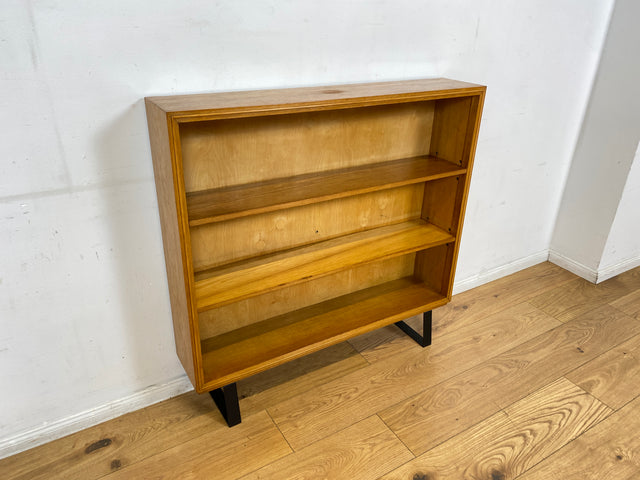 Schönes helles Mid-Century Regal , Vollholz, mit verstellb. Regalböden & neuen Metallfüßen I Holzregal Bücherregal Bücherschrank Küchenregal Regalwand Vintage Retro 60er I