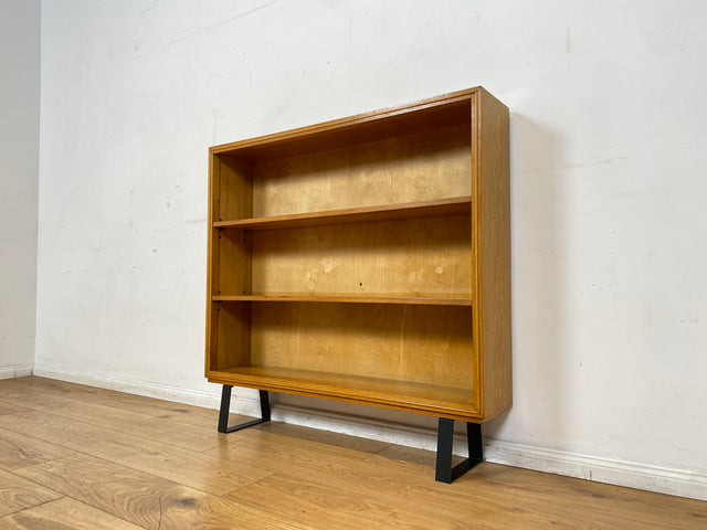 Schönes helles Mid-Century Regal , Vollholz, mit verstellb. Regalböden & neuen Metallfüßen I Holzregal Bücherregal Bücherschrank Küchenregal Regalwand Vintage Retro 60er I