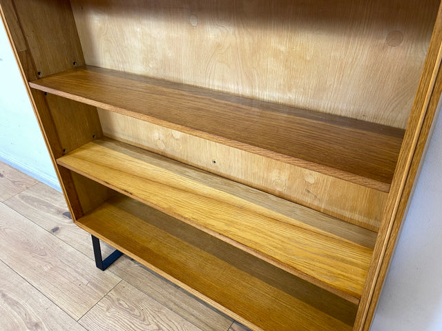 Schönes helles Mid-Century Regal , Vollholz, mit verstellb. Regalböden & neuen Metallfüßen I Holzregal Bücherregal Bücherschrank Küchenregal Regalwand Vintage Retro 60er I