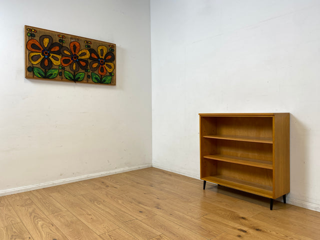 Minimalistisches helles Vintage Regal mit verstellbaren Regalböden & neuen Metallfüßen I Holzregal Bücherregal Bücherschrank Küchenregal Regalwand Mid-Century Retro 60er I