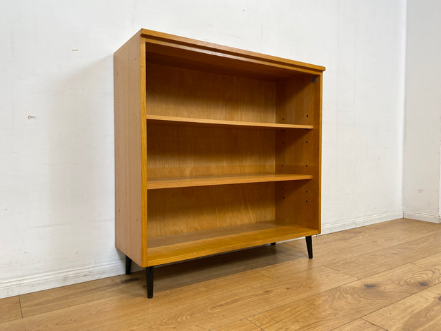 Minimalistisches helles Vintage Regal mit verstellbaren Regalböden & neuen Metallfüßen I Holzregal Bücherregal Bücherschrank Küchenregal Regalwand Mid-Century Retro 60er I