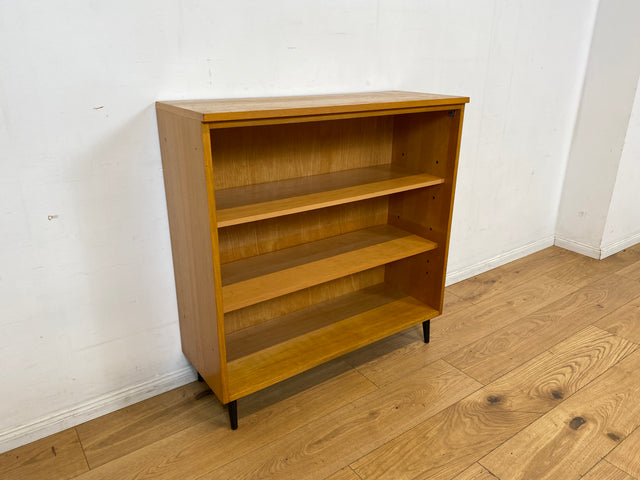 Minimalistisches helles Vintage Regal mit verstellbaren Regalböden & neuen Metallfüßen I Holzregal Bücherregal Bücherschrank Küchenregal Regalwand Mid-Century Retro 60er I