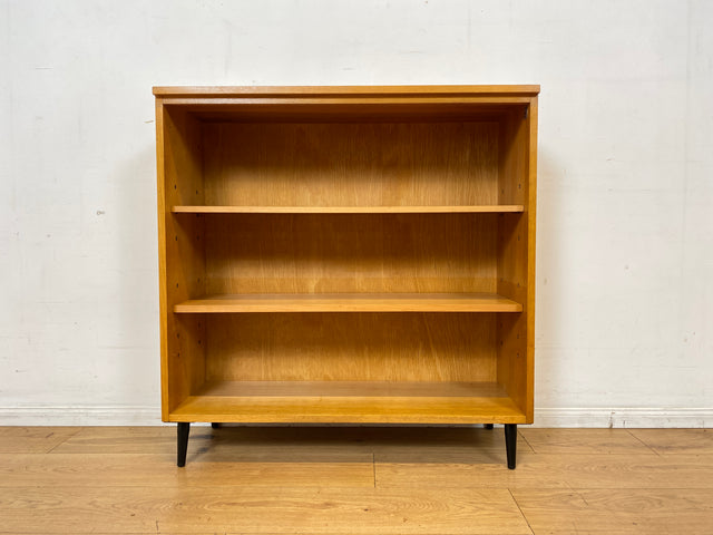 Minimalistisches helles Vintage Regal mit verstellbaren Regalböden & neuen Metallfüßen I Holzregal Bücherregal Bücherschrank Küchenregal Regalwand Mid-Century Retro 60er I