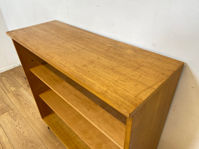 Minimalistisches helles Vintage Regal mit verstellbaren Regalböden & neuen Metallfüßen I Holzregal Bücherregal Bücherschrank Küchenregal Regalwand Mid-Century Retro 60er I