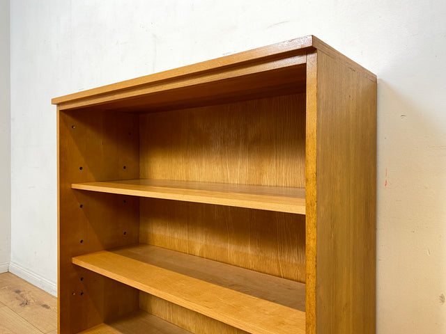 Minimalistisches helles Vintage Regal mit verstellbaren Regalböden & neuen Metallfüßen I Holzregal Bücherregal Bücherschrank Küchenregal Regalwand Mid-Century Retro 60er I