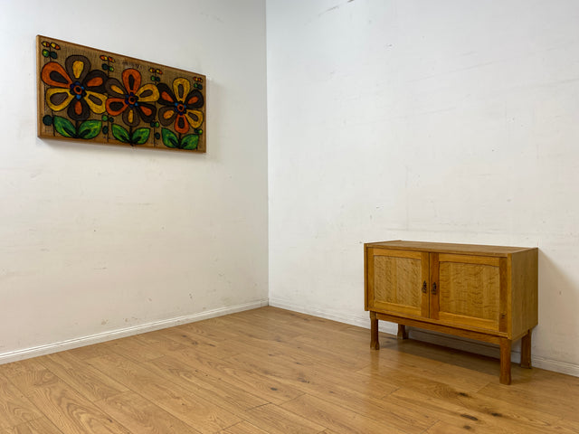 Hübsche und gut erhaltene helle skandinavische Kommode in Eiche mit Messinggriffen I Sideboard Schrank Wäschekommode Schuhschrank TV Bank 70er Mid-Century Vintage I