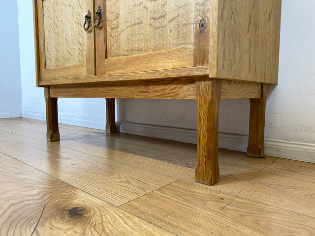 Hübsche und gut erhaltene helle skandinavische Kommode in Eiche mit Messinggriffen I Sideboard Schrank Wäschekommode Schuhschrank TV Bank 70er Mid-Century Vintage I