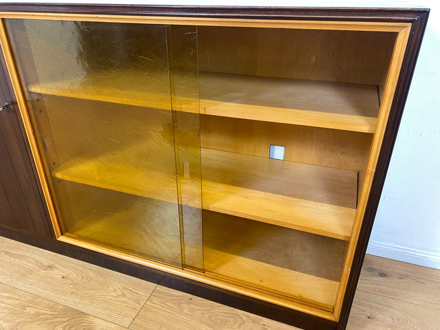 WMK I Hochwertige dunkle Mid-Century Vitrine mit original Ornamentglas I Schank Vitrinenschrank Bücherschrank Kommode Anrichte Glasvitrine Bauhaus Vintage 50er 60er Berlin Leipzig Augsburg Heidelberg