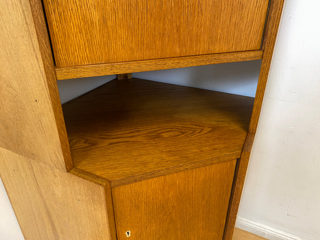 WMK I Hochwertiger hoher Mid-Century Eckschrank I Vollholz in Eiche I mit verstell. Regalböden I Eckregal Highboard Bücherschrank Büchervitrine Regalwand Regal Wohnwand Vintage 50er 60er I
