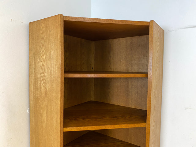 WMK I Hochwertiger hoher Mid-Century Eckschrank I Vollholz in Eiche I mit verstell. Regalböden I Eckregal Highboard Bücherschrank Büchervitrine Regalwand Regal Wohnwand Vintage 50er 60er I