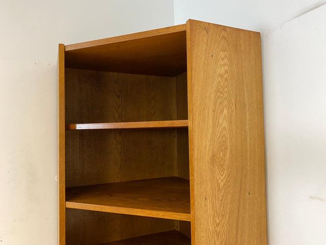WMK I Hochwertiger hoher Mid-Century Eckschrank I Vollholz in Eiche I mit verstell. Regalböden I Eckregal Highboard Bücherschrank Büchervitrine Regalwand Regal Wohnwand Vintage 50er 60er I