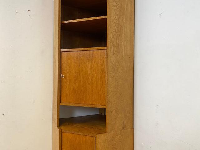 WMK I Hochwertiger hoher Mid-Century Eckschrank I Vollholz in Eiche I mit verstell. Regalböden I Eckregal Highboard Bücherschrank Büchervitrine Regalwand Regal Wohnwand Vintage 50er 60er I